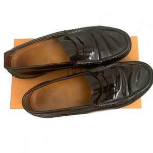 TODS SIZE 10 PATENT LEATHER LOAFERS
